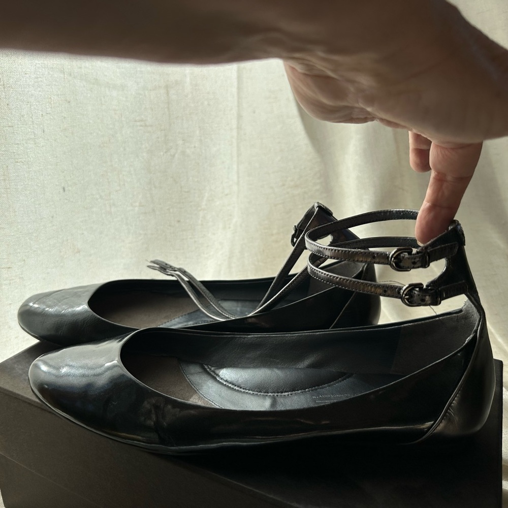 Kenneth Cole leather navy & gunmetal Strappy ballet flats